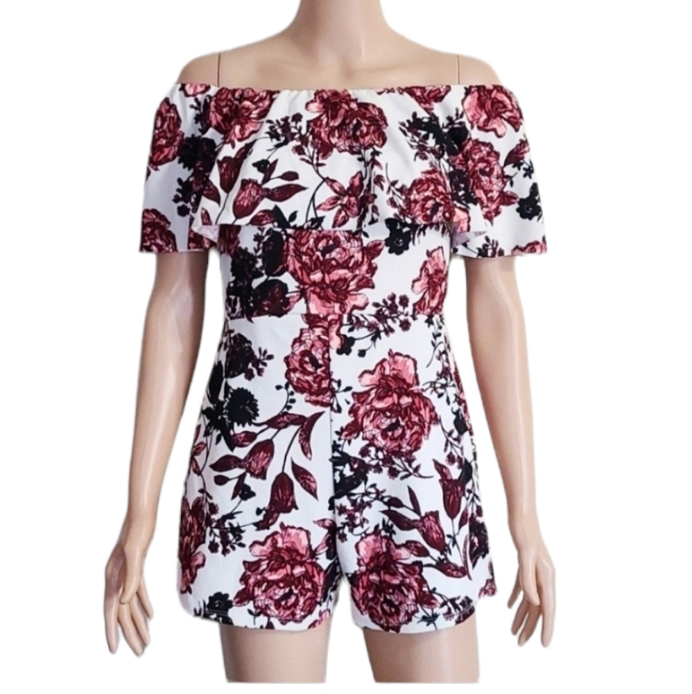 Almost Famous Ruffled Floral Romper Size‎ M